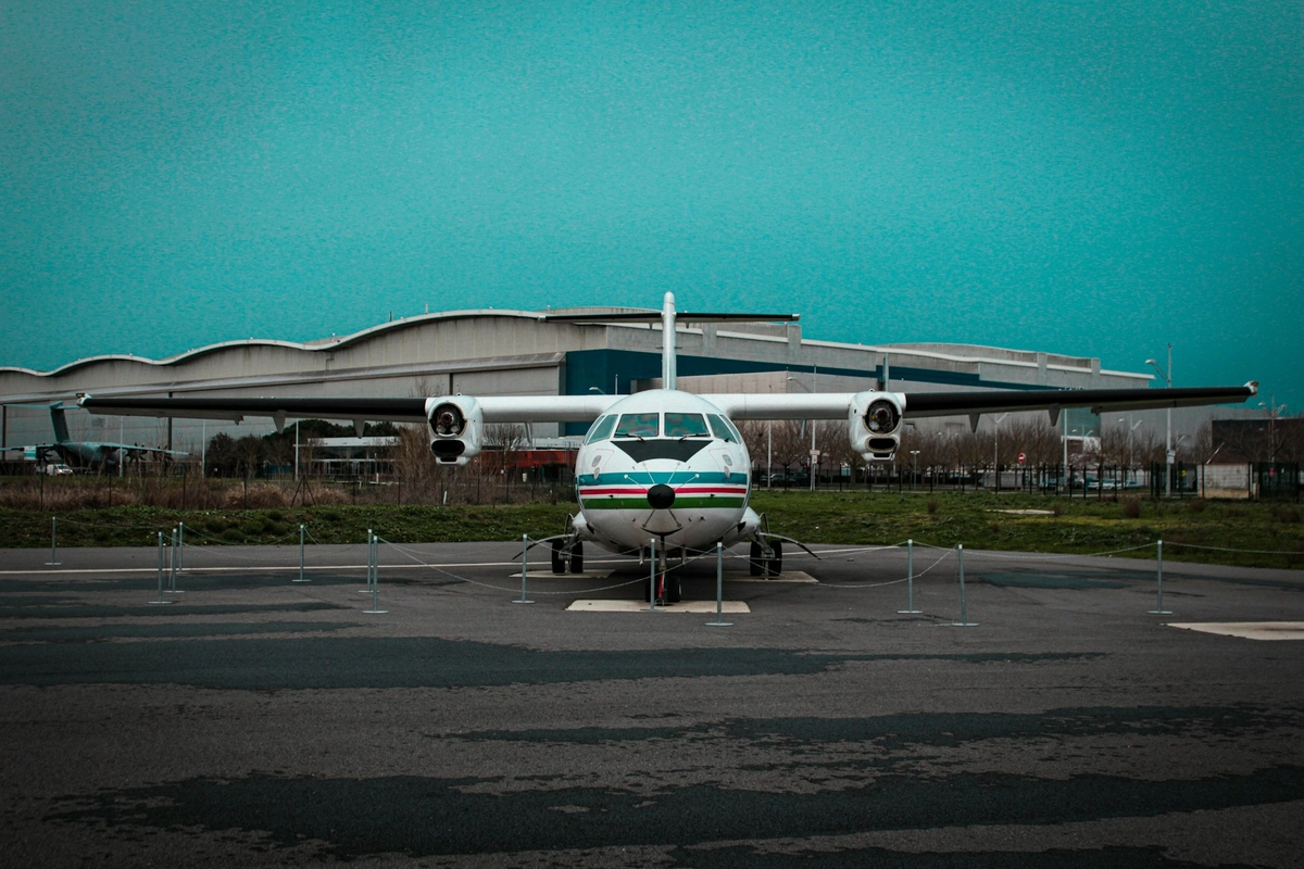 Top 5 Reasons to Choose a Limousine Service for Your Airport Transfers