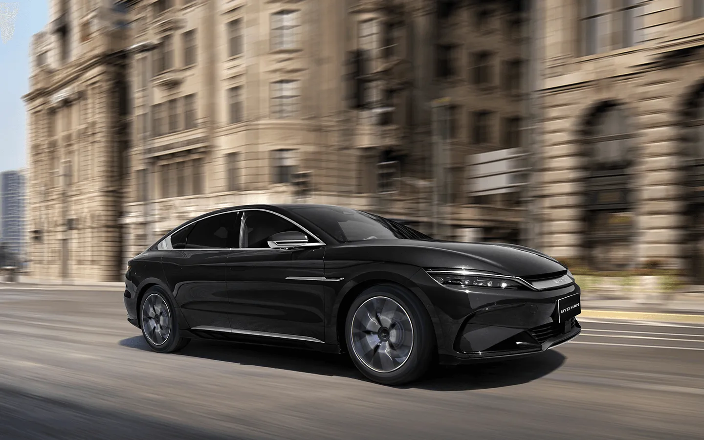 Premium sedan limousine for corporate & airport transfers Dubai